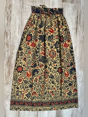 VTG(1970s)Smocked Waist Floral Maxi Skirt in Cream with Black & Red Pattern